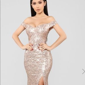 Never worn before
Sequin Maxi Dress - Rose Gold